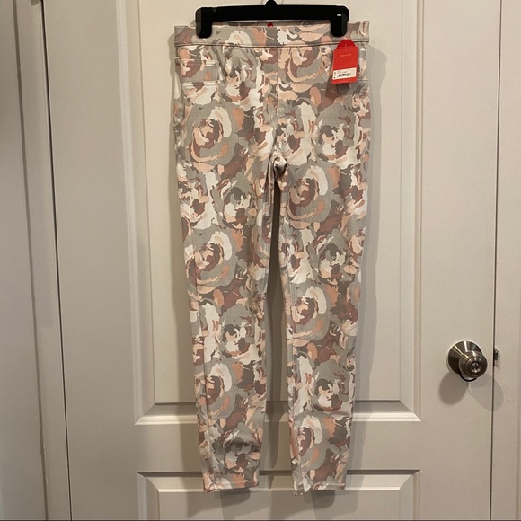 Spanx Jean-ish Leggings in Blush Bloom - Picture 7 of 8